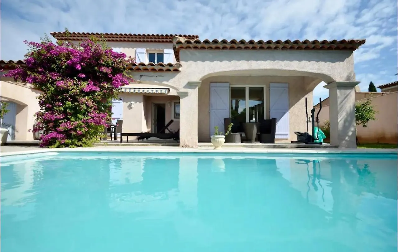L'Hacienda, Haut De Villa , Une Chambre Avec Salle De Bain Et Toilettes Wc Privative Fréjus